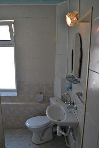 Отель Hotel Rade 1 Vratsa Одноместный номер с ванной комнатой-9